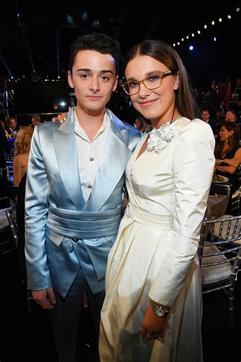 Noah Schnapp Reveals How He Came Out to Millie。